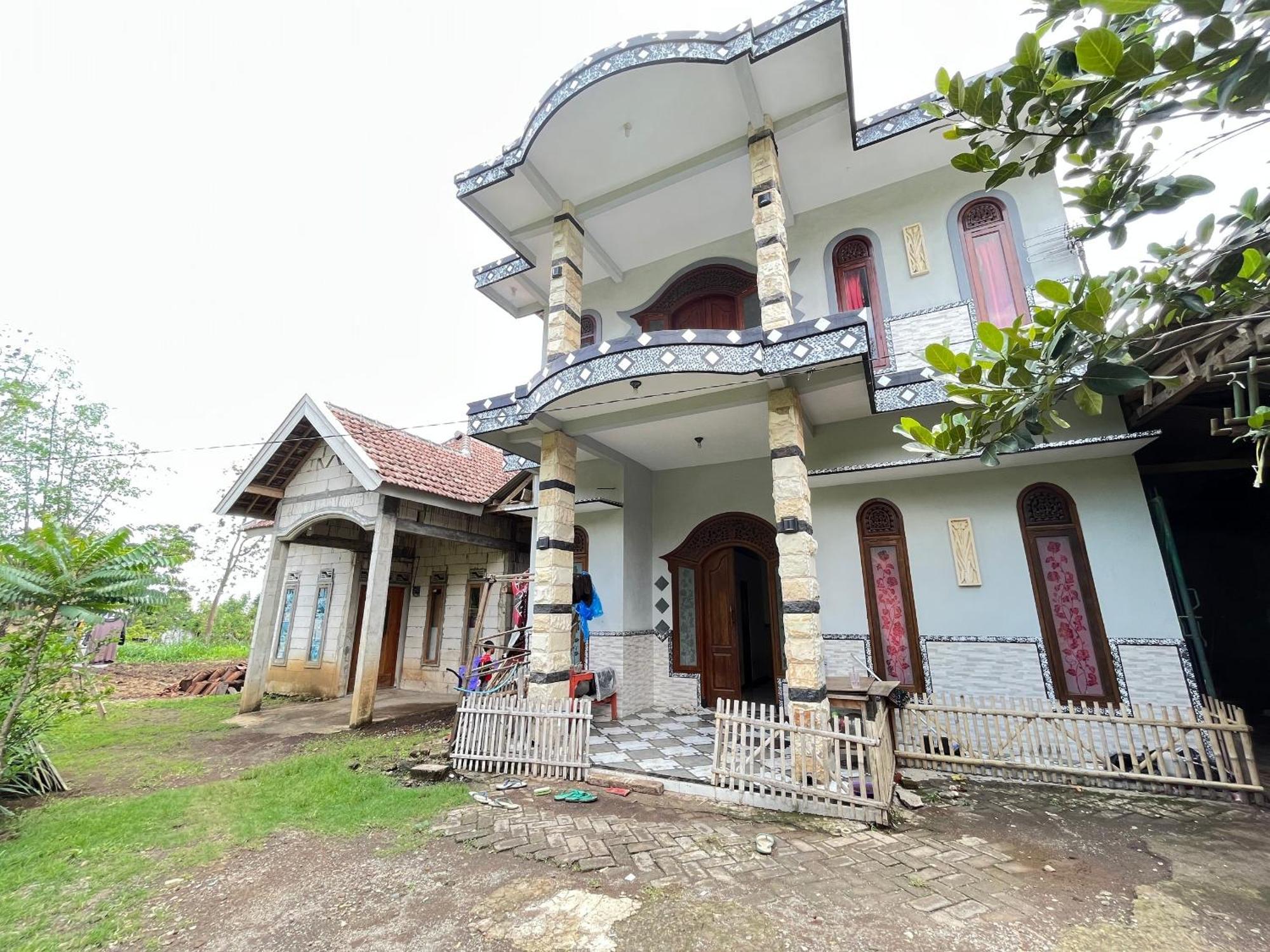 Spot On 93423 Kost Berkah Near Kebun Teh Wonosari Hotel Lawang Buitenkant foto